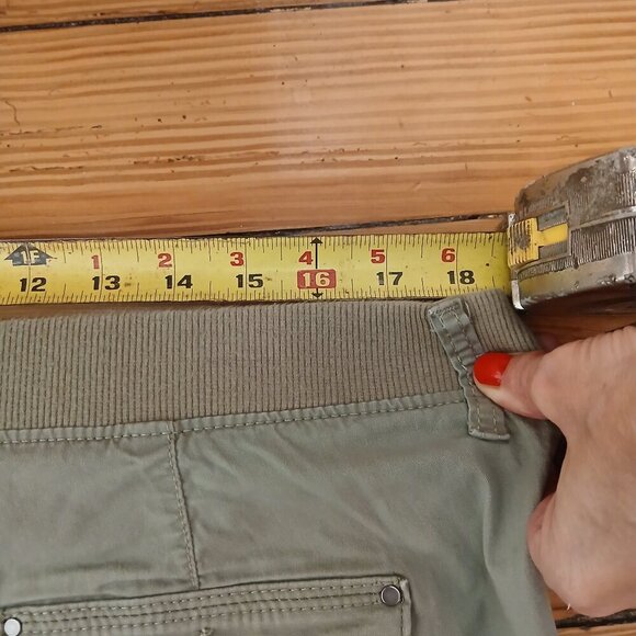 Lee Relaxed Fit Midrise Green Cargo Shorts Sz 10 - Picture 6 of 9